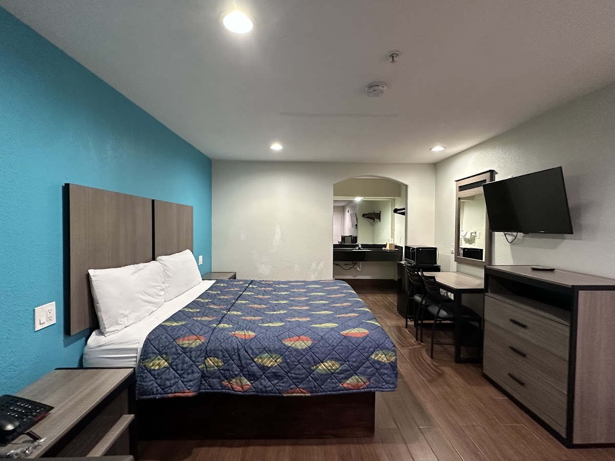 Moonlight Inn & Suites photo 2