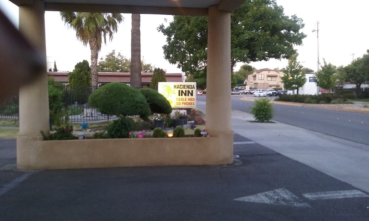 Hacienda Inn photo 3