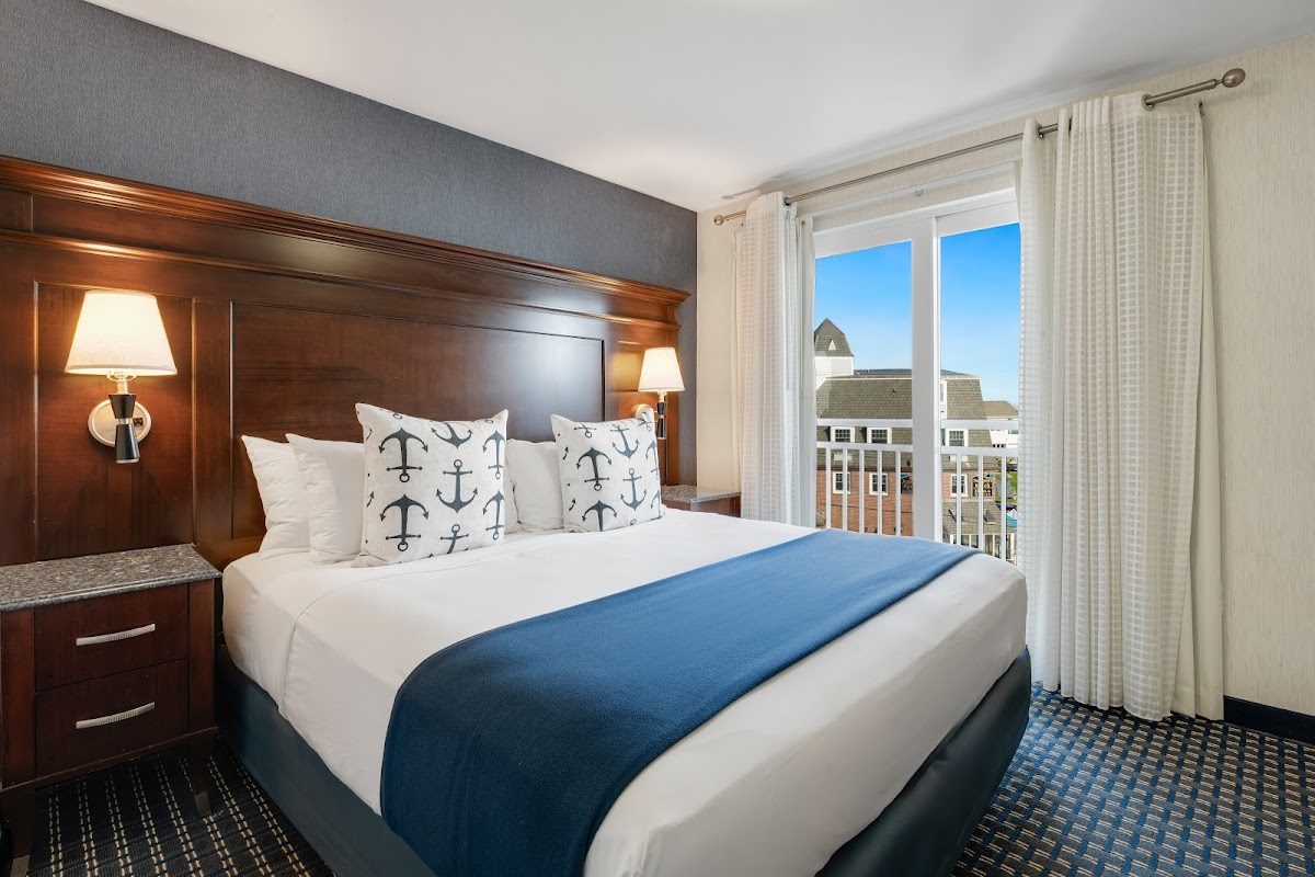 Newport Beach Hotel & Suites photo 2