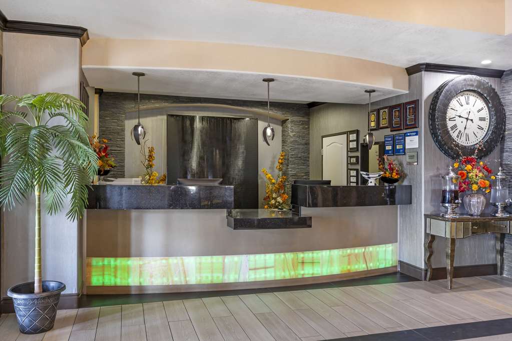 Best Western Plus Emerald Inn & Suites photo 2