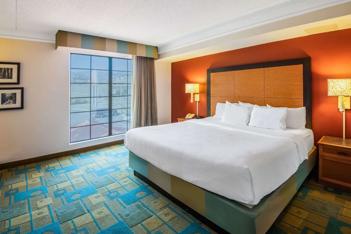 La Quinta Inn by Wyndham Colorado Springs Garden of the Gods photo 2