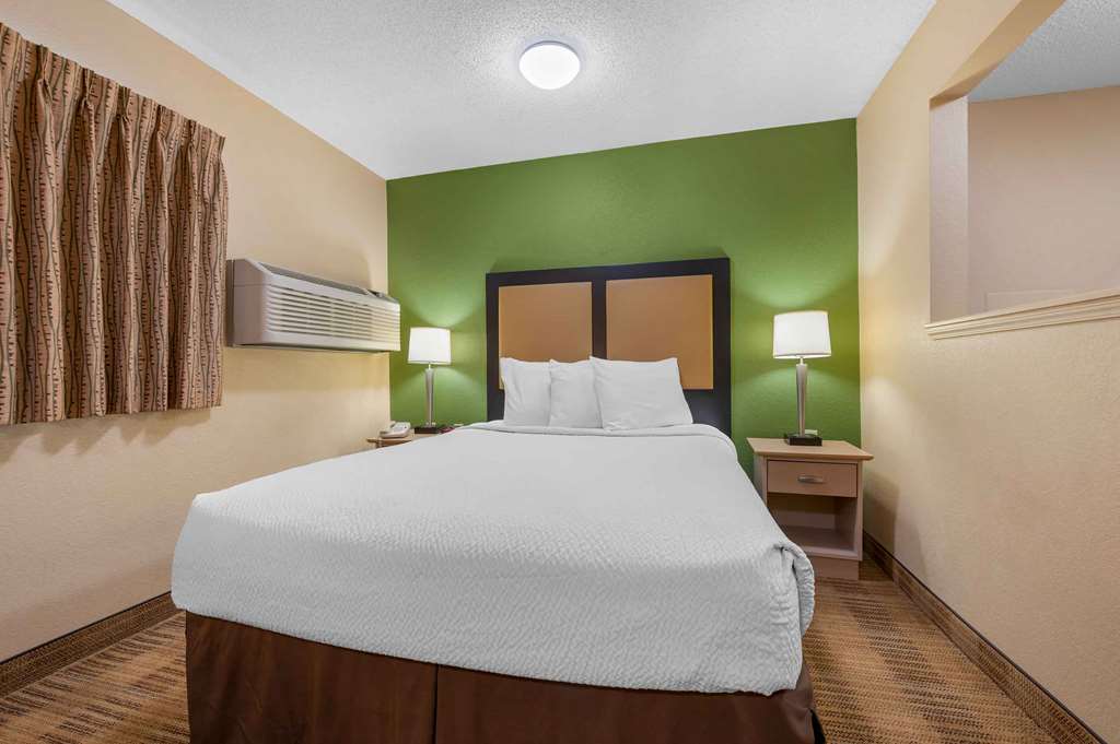 Extended Stay America Suites- Evansville - East photo 2