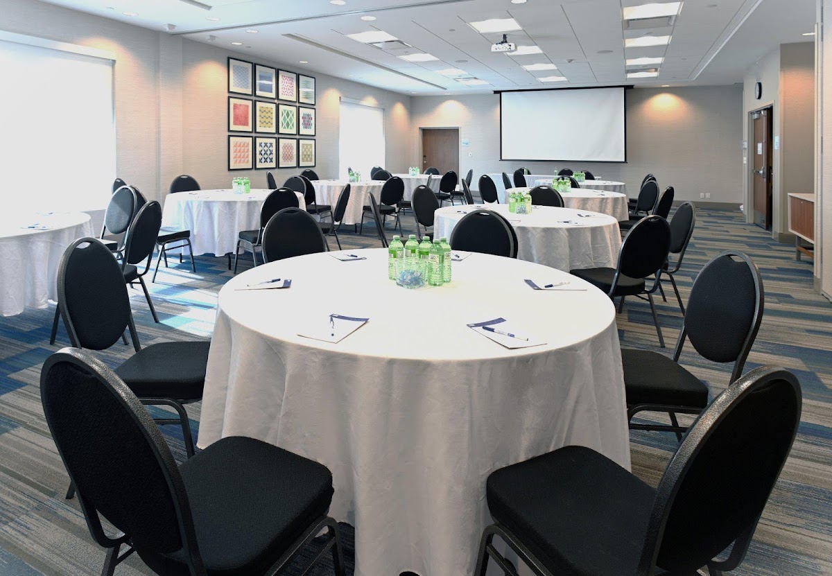 Holiday Inn Express & Suites Aurora by IHG photo 2