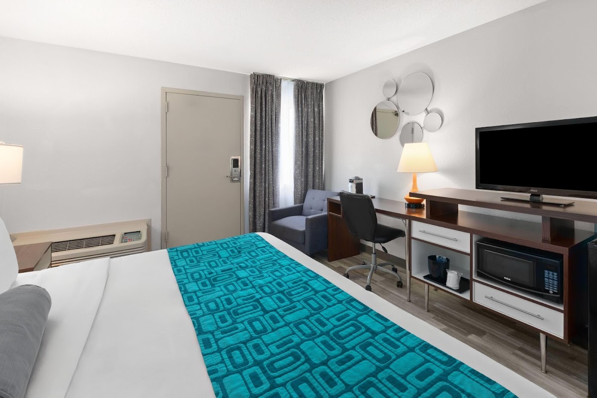 Howard Johnson by Wyndham Romulus Detroit Metro Airport photo 3