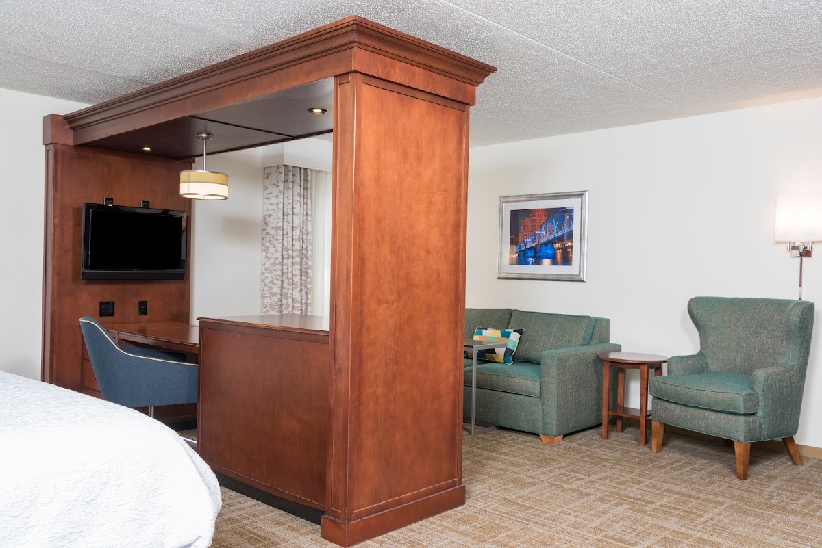 Hampton Inn Grand Rapids-North photo 2