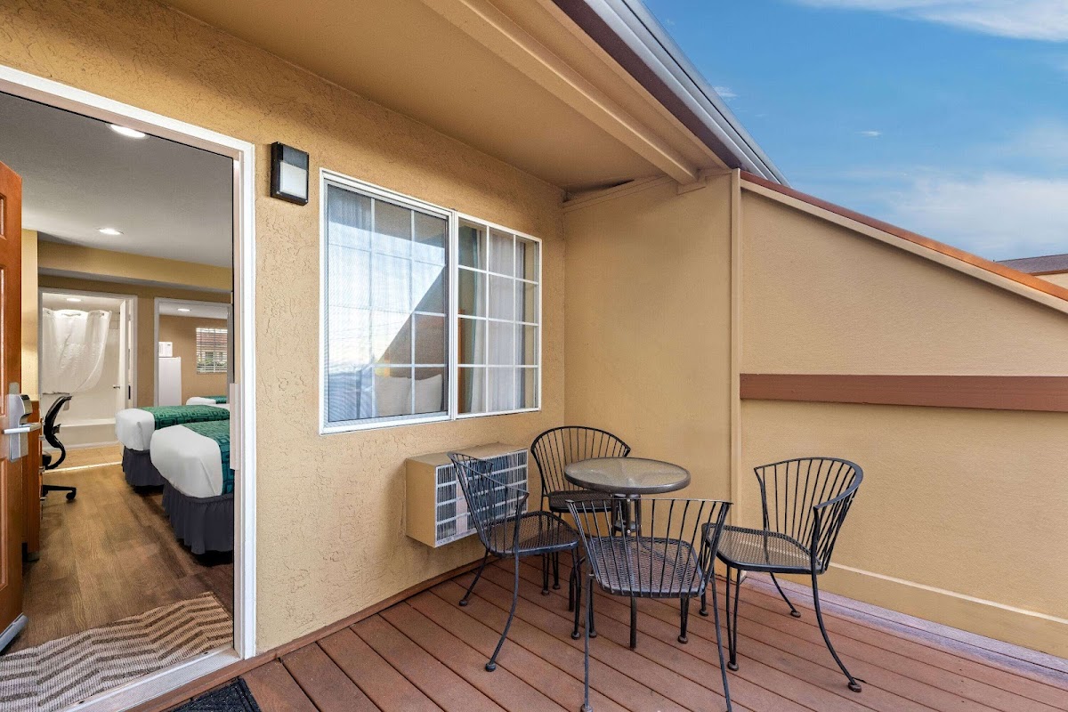 Howard Johnson by Wyndham Santa Cruz Beach Boardwalk