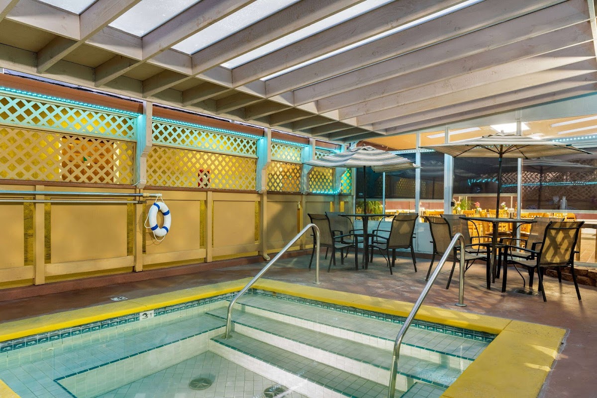Howard Johnson by Wyndham Santa Cruz Beach Boardwalk photo 3