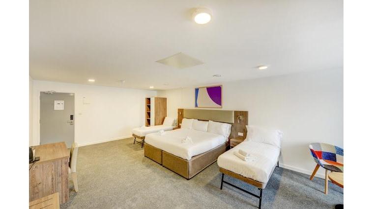 OYO Plymouth Central Hotel