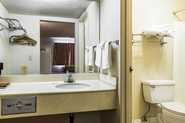Rodeway Inn Ontario Mills Mall photo 3