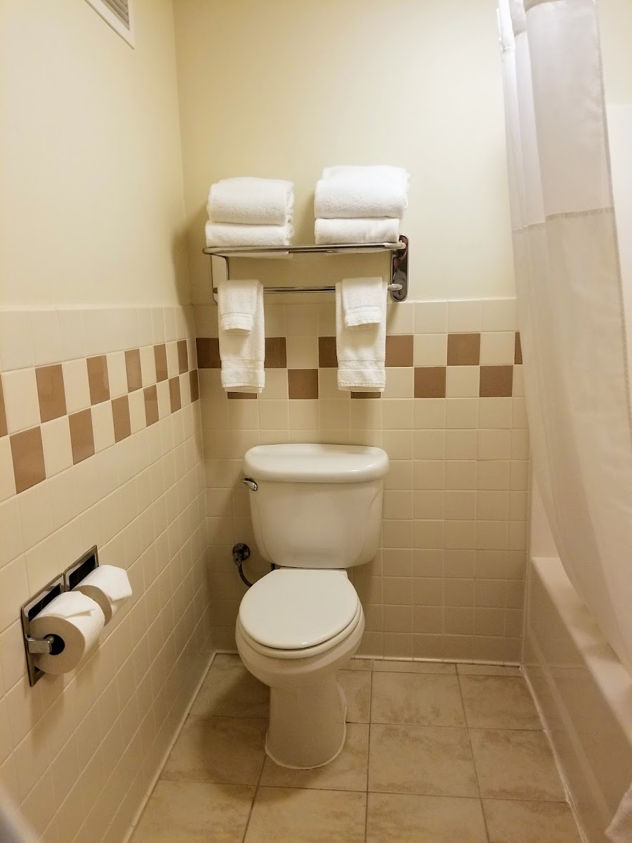 AmericInn by Wyndham Monmouth photo 2