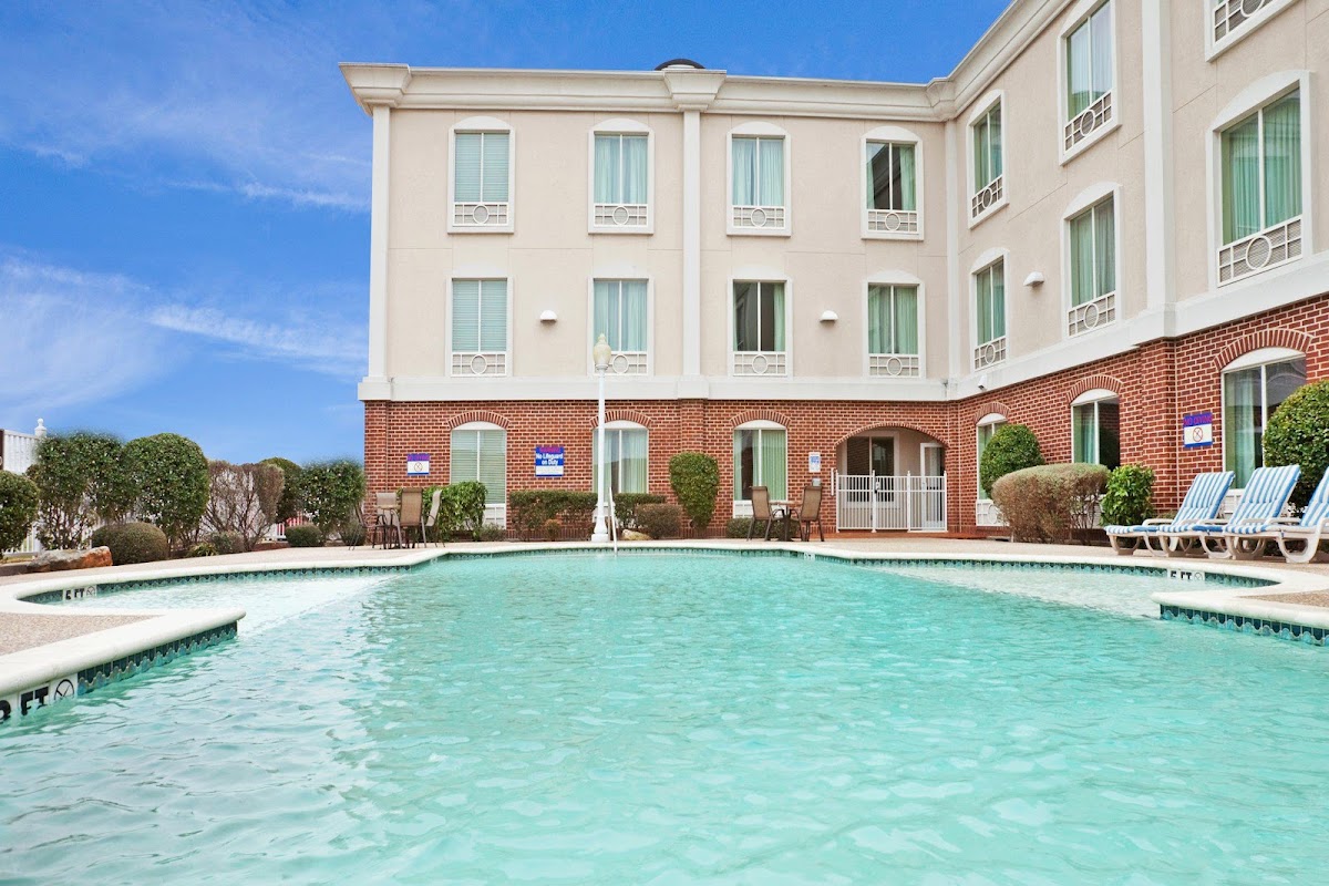 Holiday Inn Express & Suites Waxahachie by IHG