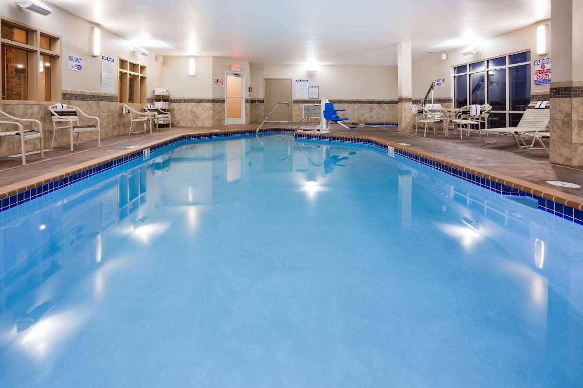 AmericInn by Wyndham DeWitt photo 3