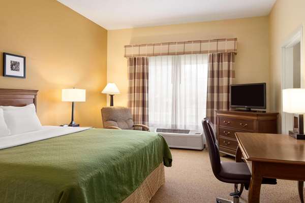 Country Inn & Suites by Radisson, Salina, KS photo 2