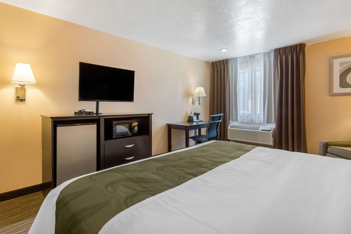 Quality Inn & Suites Albuquerque North near Balloon Fiesta Park photo 2