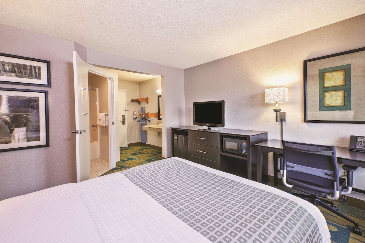 La Quinta Inn by Wyndham Toledo Perrysburg photo 2