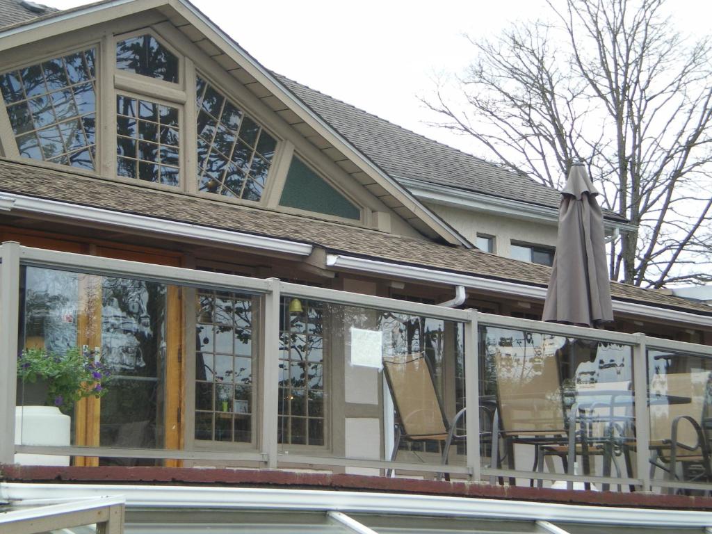 Campbell River Lodge by Riverside photo 3