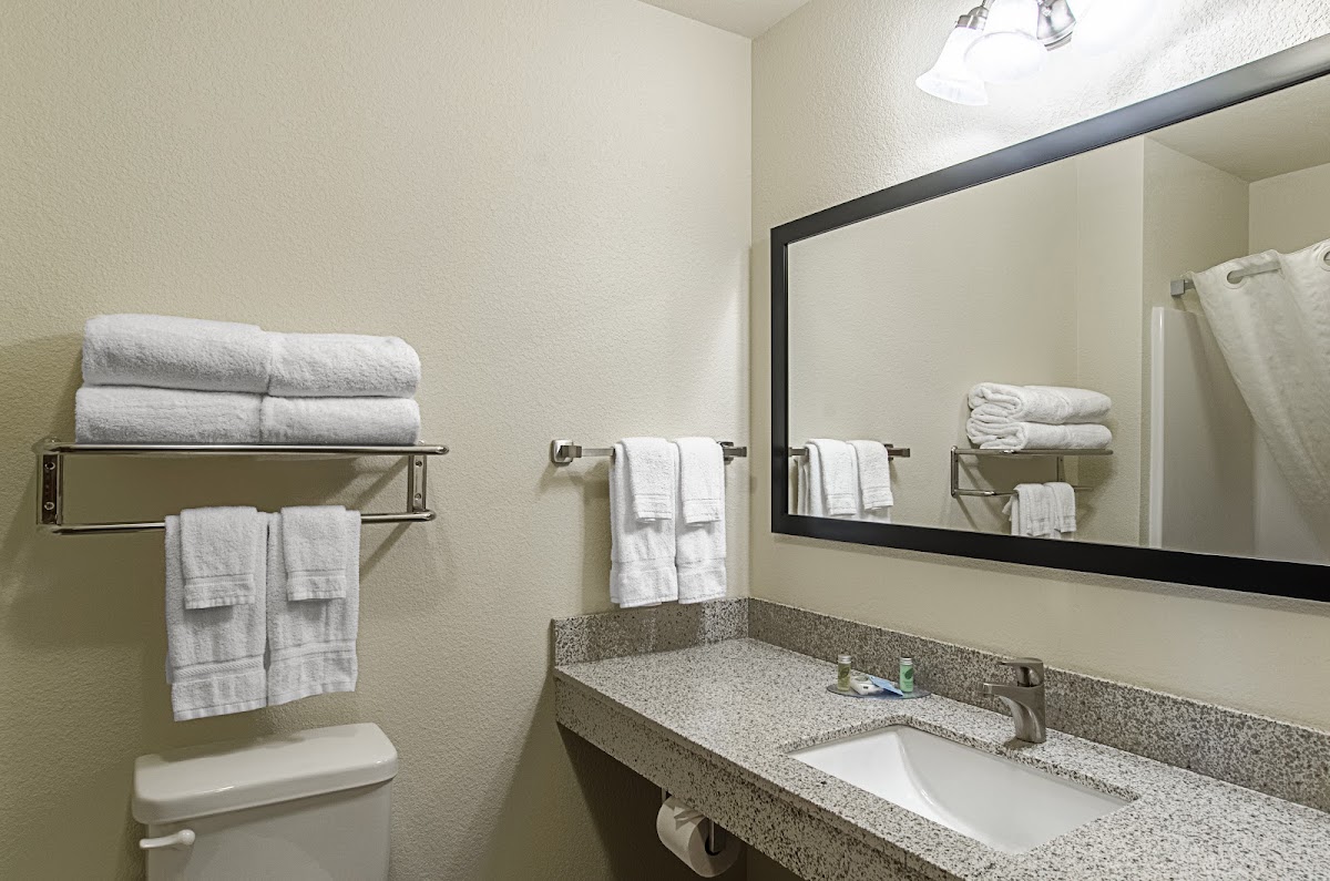 Cobblestone Inn & Suites - Guernsey photo 3