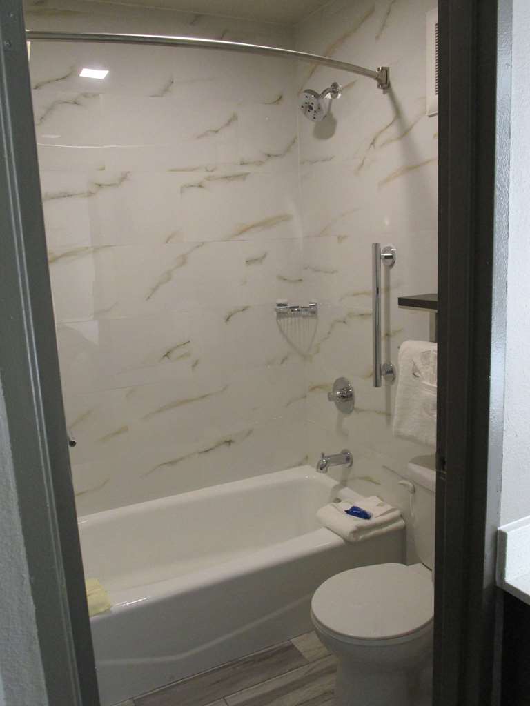 SureStay Plus by Best Western Point Richmond photo 3