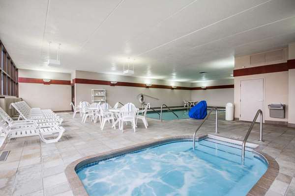 Comfort Inn & Suites Madison - Airport photo 3