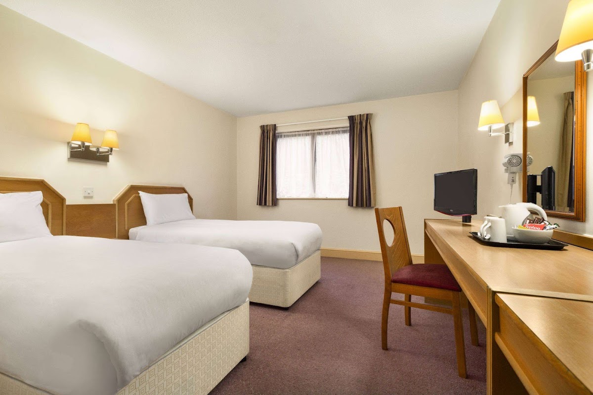Days Inn by Wyndham Sevenoaks Clacket Lane photo 2