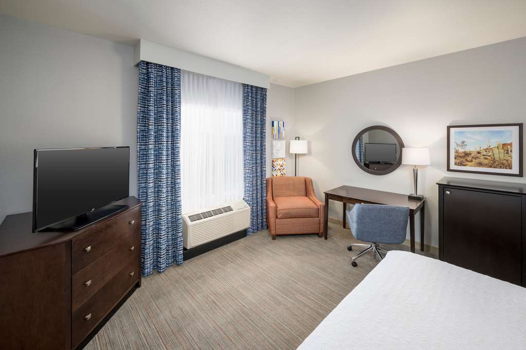 Hampton Inn & Suites Phoenix North/Happy Valley photo 2