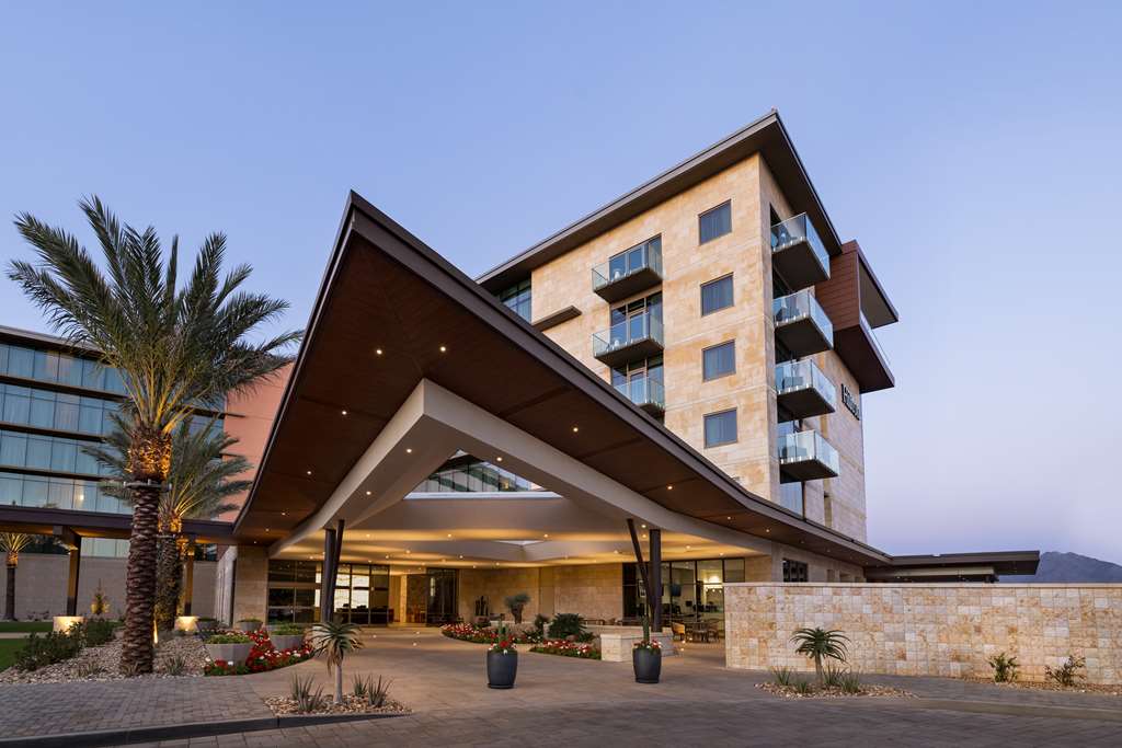 Hilton North Scottsdale at Cavasson photo 2