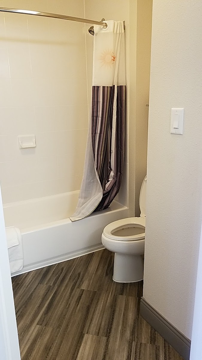 La Quinta Inn & Suites by Wyndham Austin Round Rock photo 3