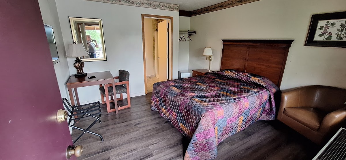 Humboldt Redwoods Inn photo 2