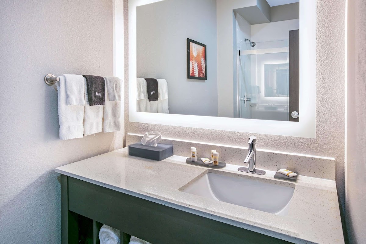 La Quinta Inn & Suites by Wyndham DFW West-Glade Parks photo 3