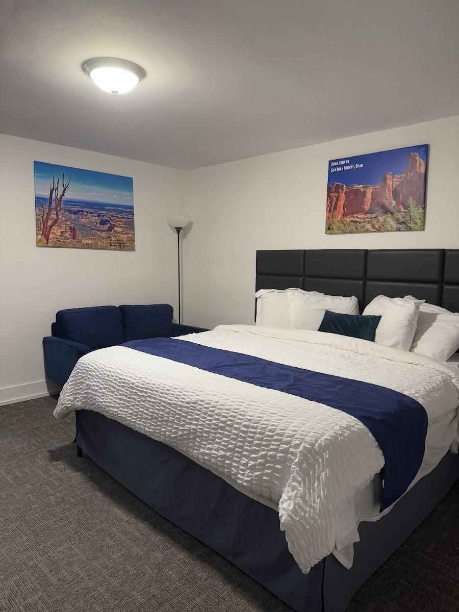 The Blue Sage Inn & Suites photo 2