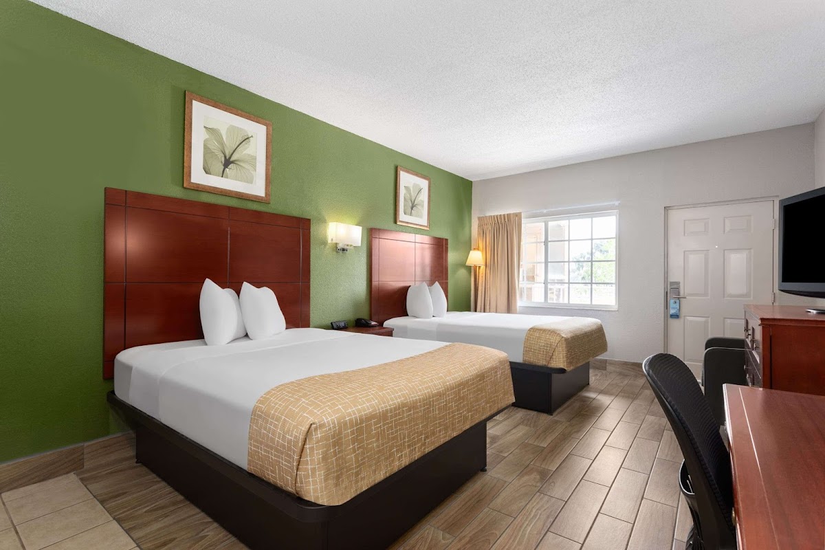 Travelodge Suites by Wyndham Lake Okeechobee photo 2