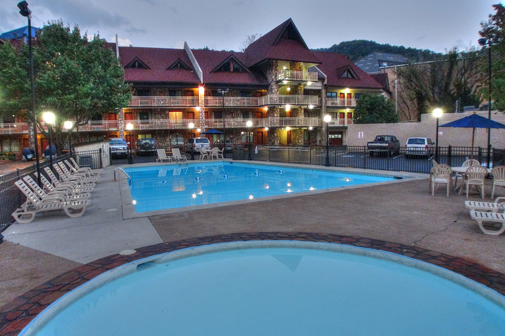 Crossroads Inn & Suites photo 2