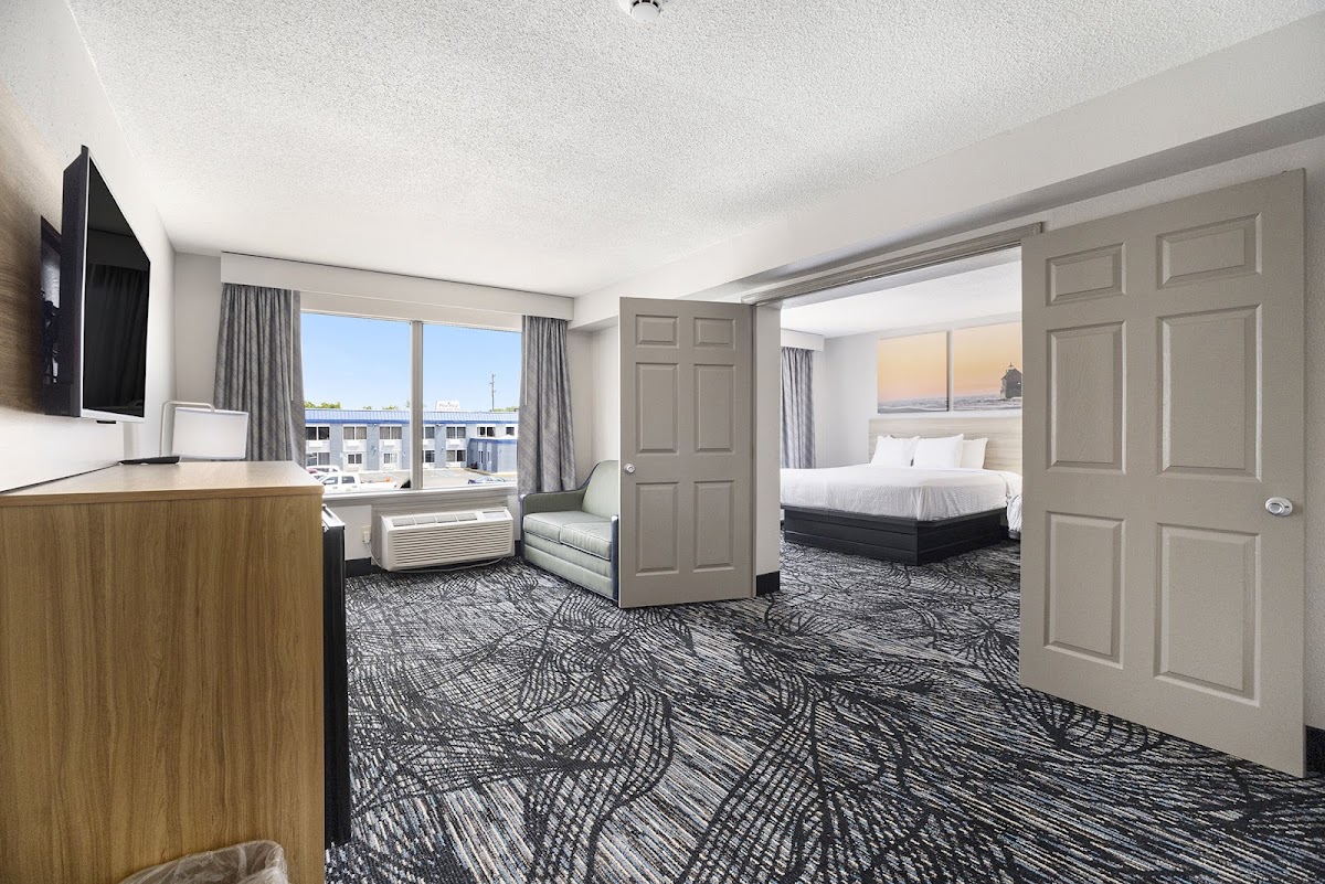 Days Inn & Suites by Wyndham Norton Shores/Muskegon
