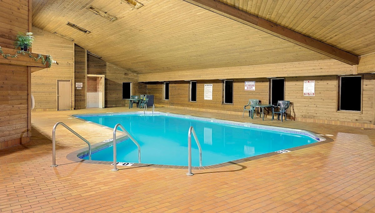 Super 8 by Wyndham Sturgeon Bay photo 3