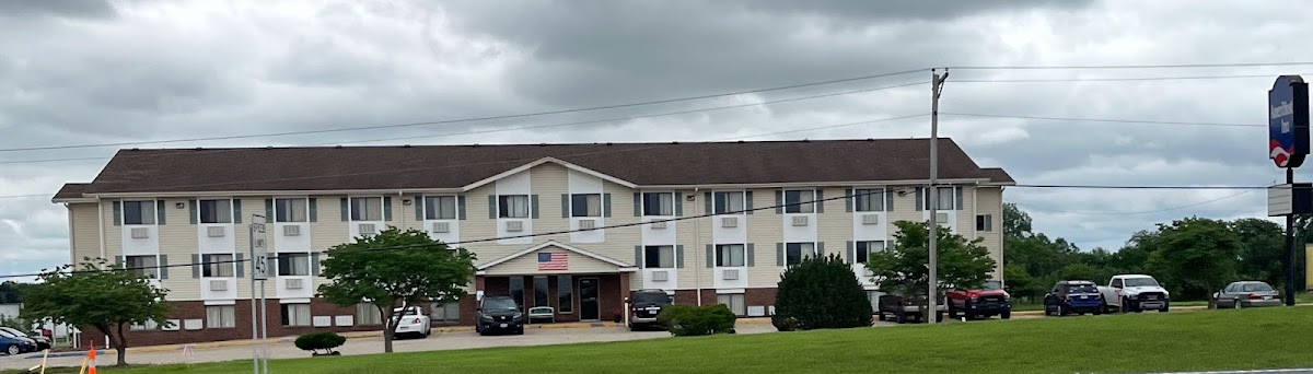 Amerihost Inn & Suites photo 2