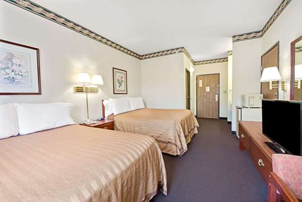 Travelodge by Wyndham St. Louis photo 2