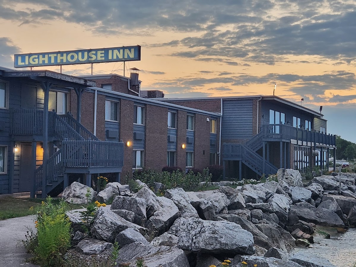Lighthouse Inn On Lake Michigan photo 2