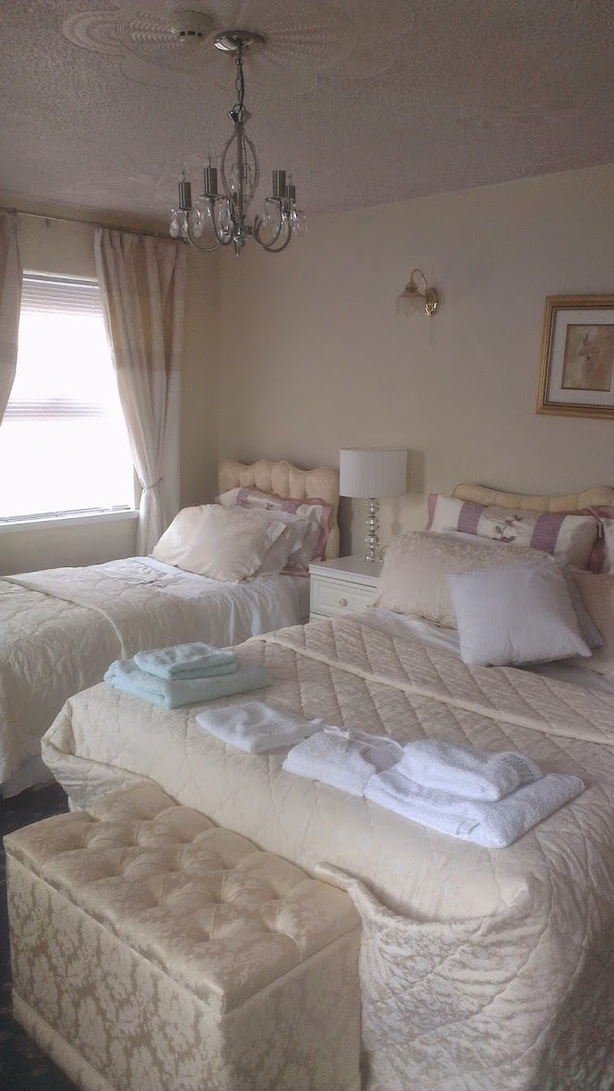 the villa guest house porthcawl photo 2