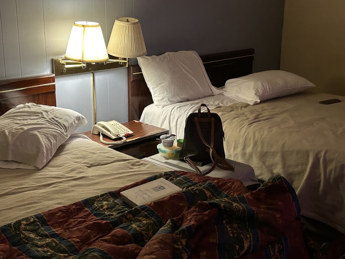 Edgewood Motel photo 2