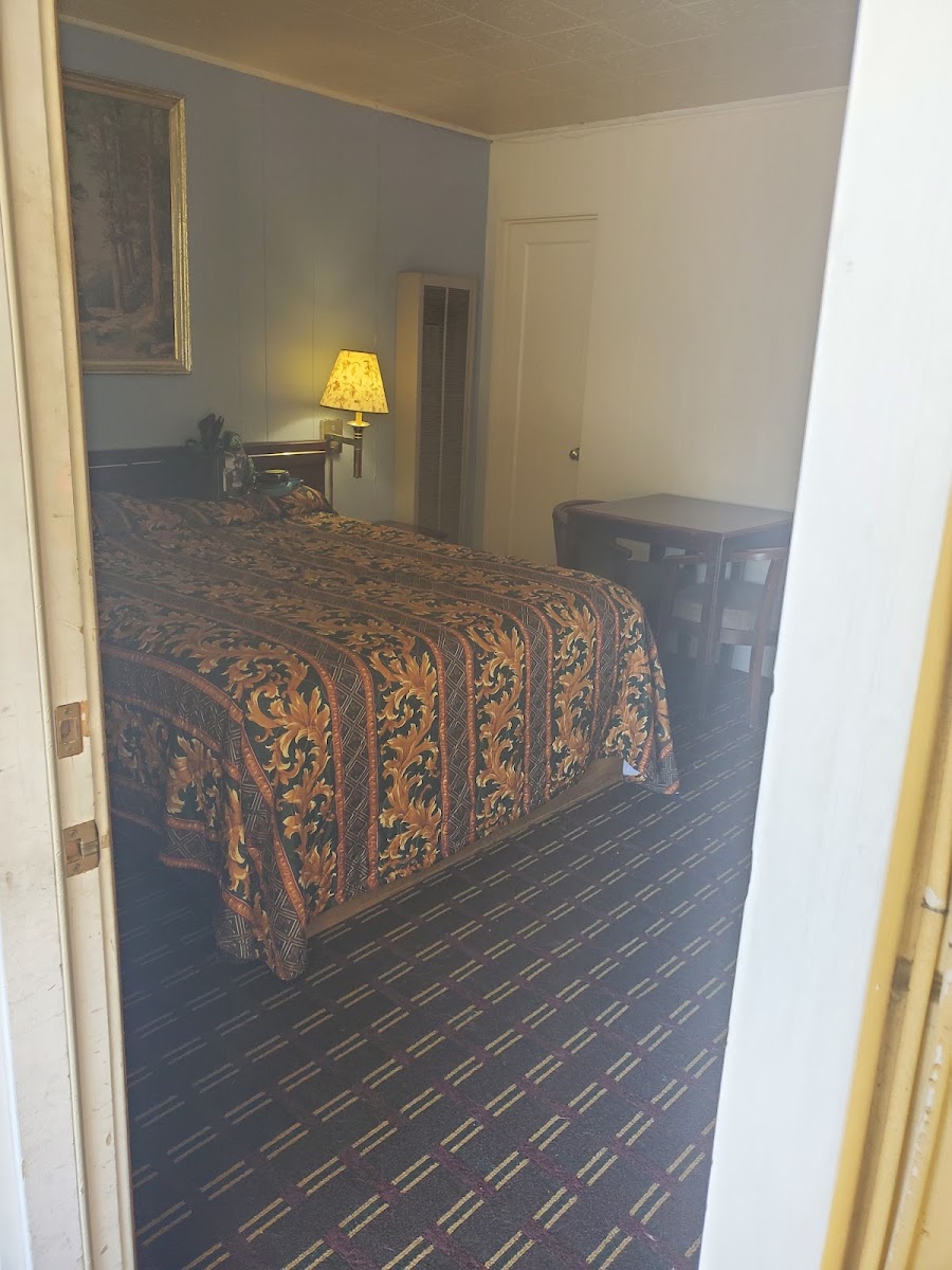 Edgewood Motel photo 3