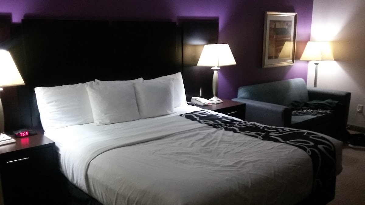 La Quinta Inn & Suites Cedar Hill photo 2