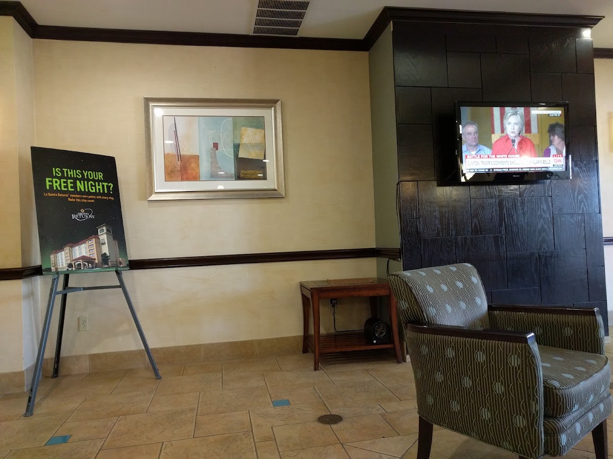 La Quinta Inn & Suites Cedar Hill photo 3