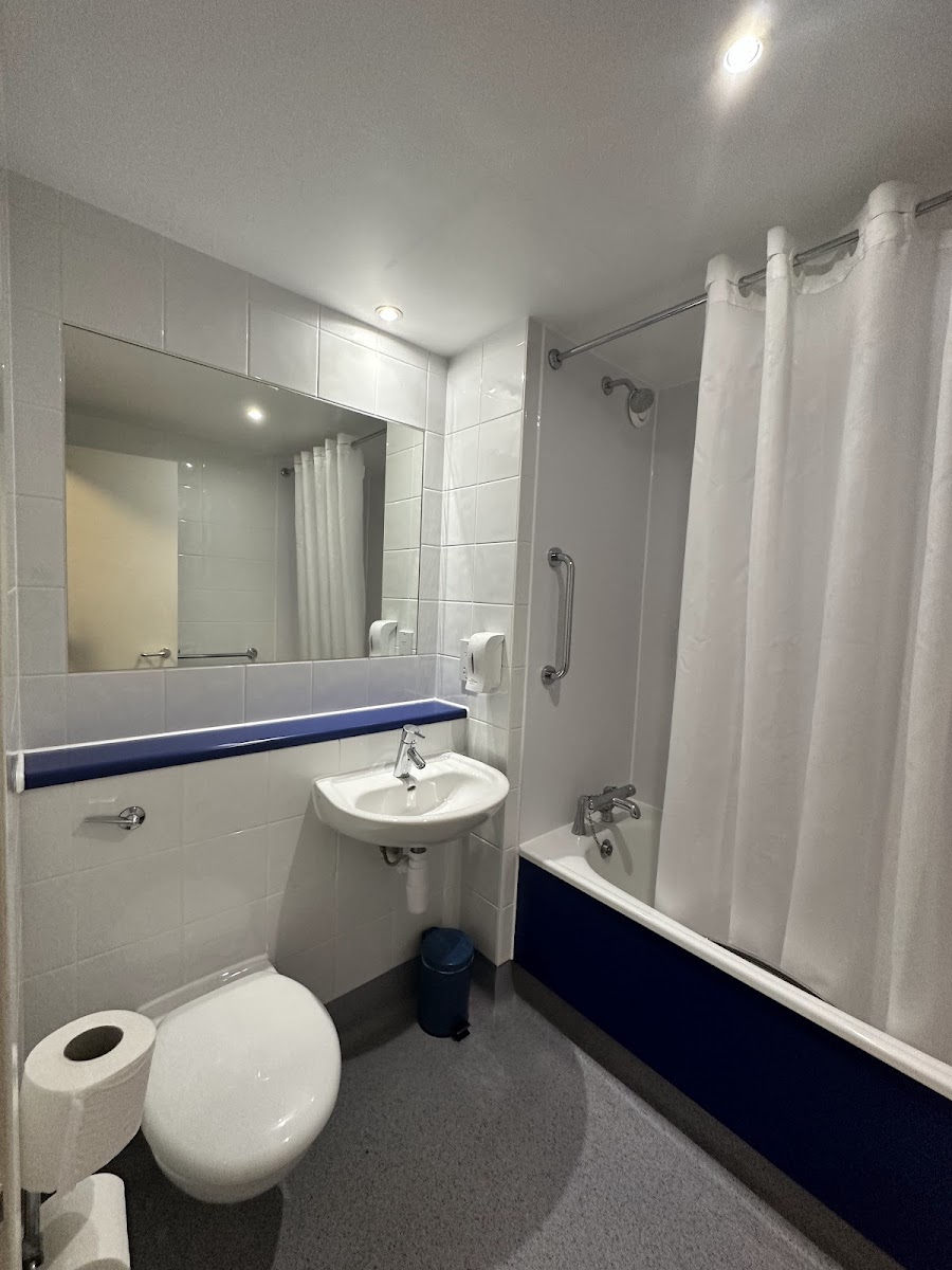 Travelodge Leeds Bradford Airport photo 2