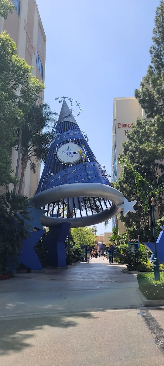 Adventure Tower at Disneyland Hotel photo 3