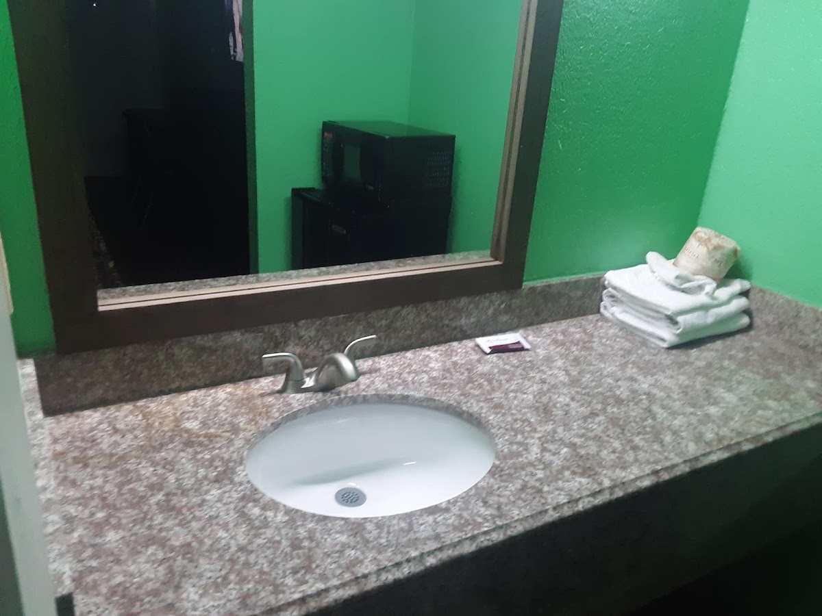 Austin Village Motor Inn photo 2