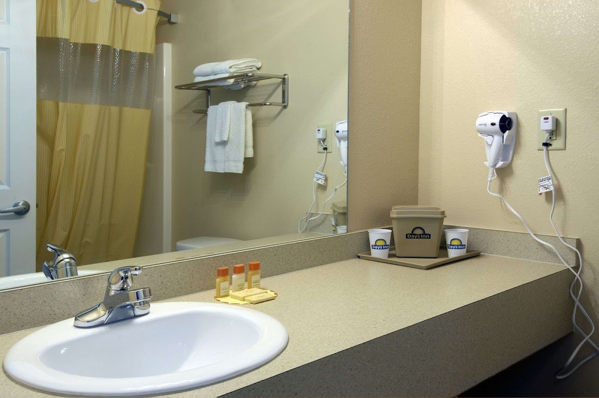 Days Inn by Wyndham Centre photo 3