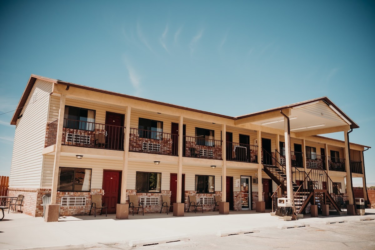 Whispering Sands Motel