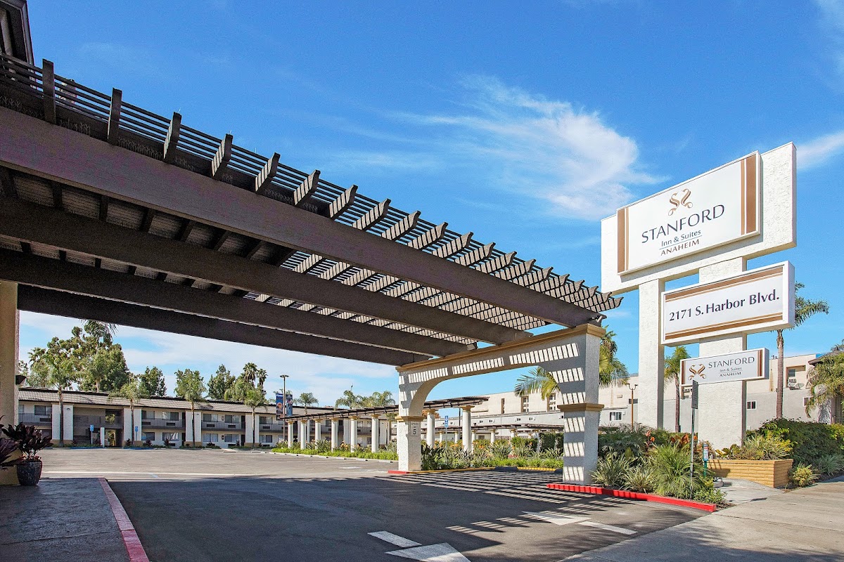Stanford Inn & Suites photo 3