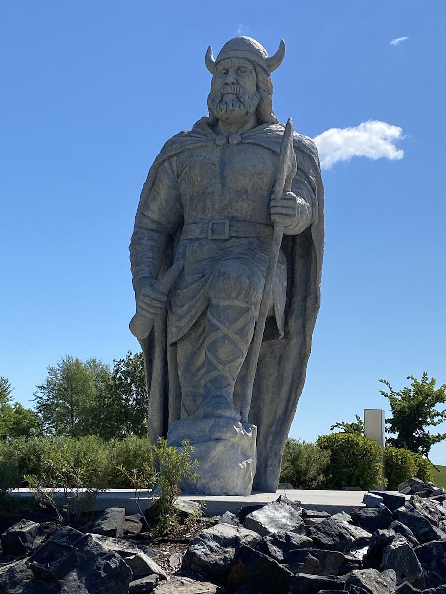 Gimli Viking Statue