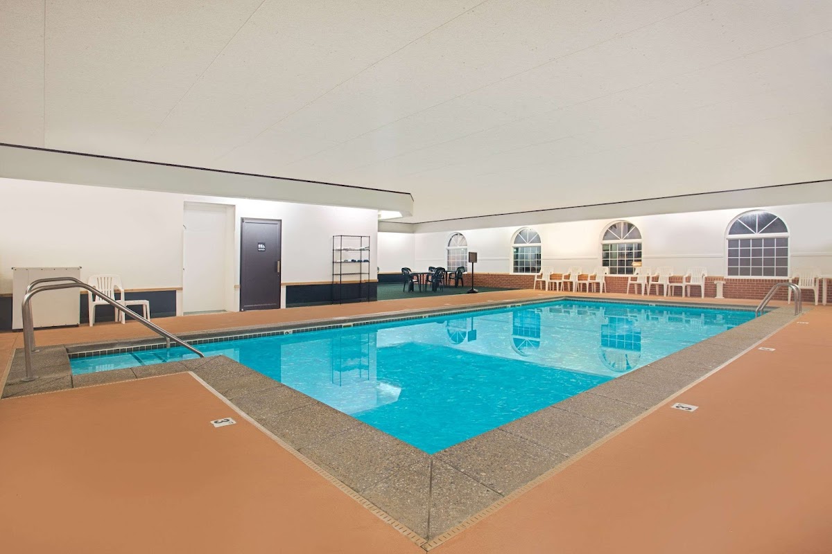 Super 8 by Wyndham New Hampton photo 3